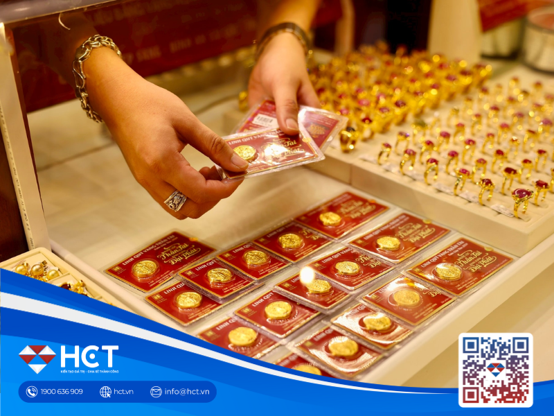 Giá vàng hôm nay 15/07/2025: Ổn định sau khi chạm đỉnh ba tuần, nhà đầu tư chờ dữ liệu kinh tế Mỹ