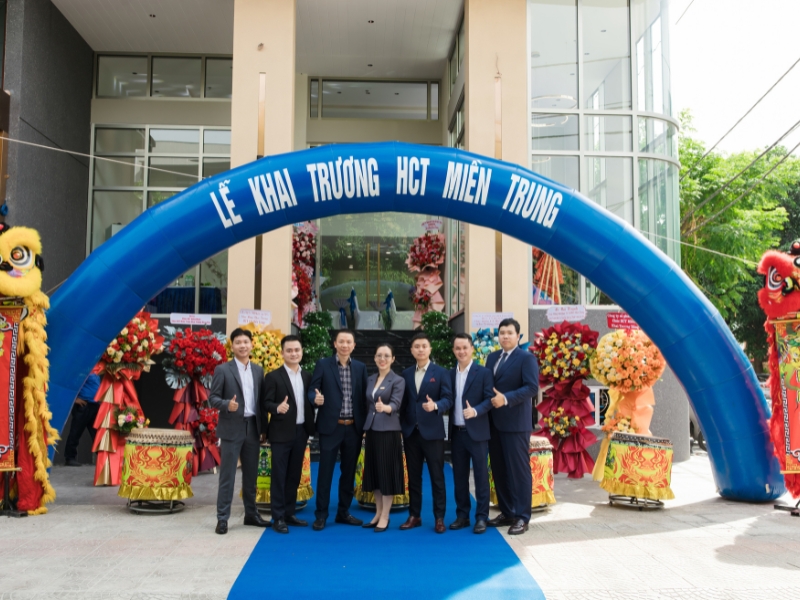 Đại diện ban lãnh đạo HCT
