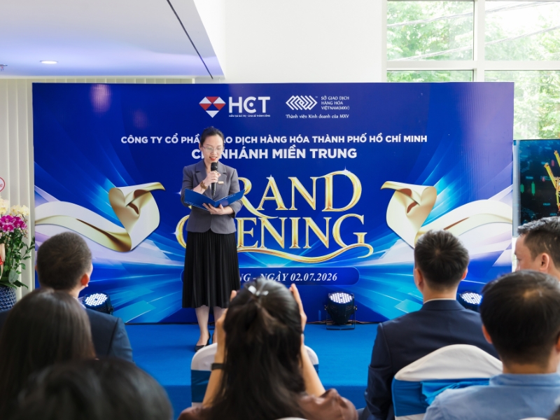 Giám đốc chi nhánh HCT miền Trung phát biểu